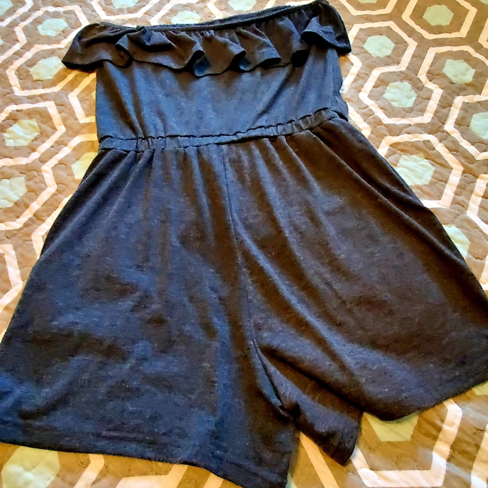 Sleeveless Ruffled Romper - Picture 4 of 5